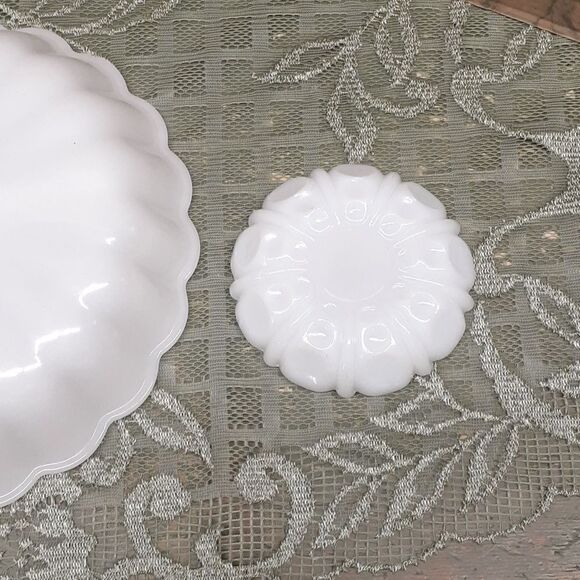 Anchor Hocking 9" Round White scalloped Milk Glass 3 Section divided dish - Picture 7 of 9